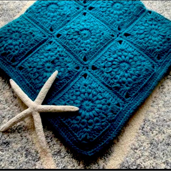 Handcrafted Teal Sunburst Baby Blanket - Picture 1 of 6